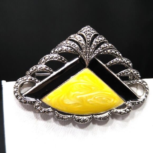 Vintage Avon Beige Enamel Fan Earrings Brooch Set, Post Earrings, Silver Tone - Picture 9 of 10